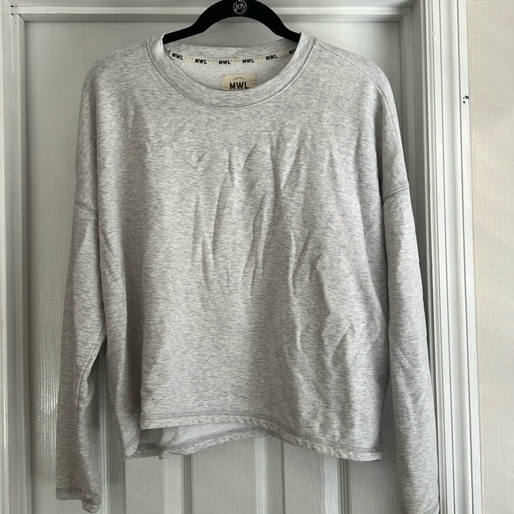 MWL line soft grey cropped sweatshirt!